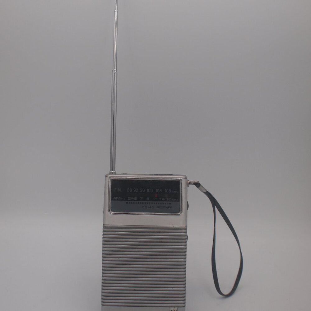 Vintage Sears Roebuck AM/FM Transistor Radio